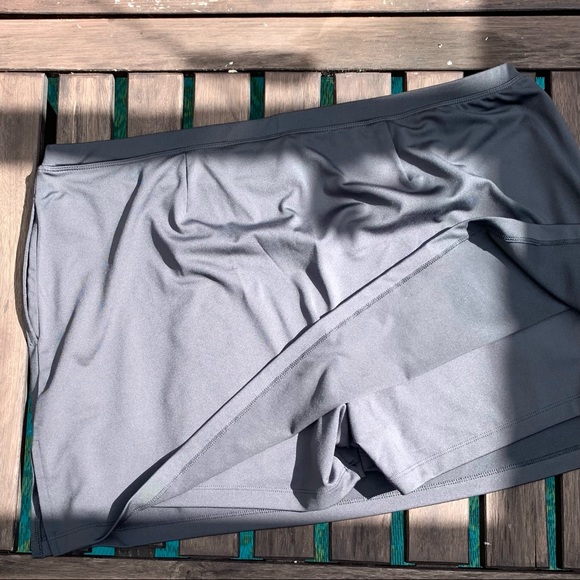 Grey Izod Golf Skort - Picture 3 of 4